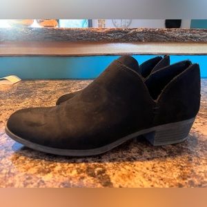 Not sure on brand. Size 9. Black. Like new